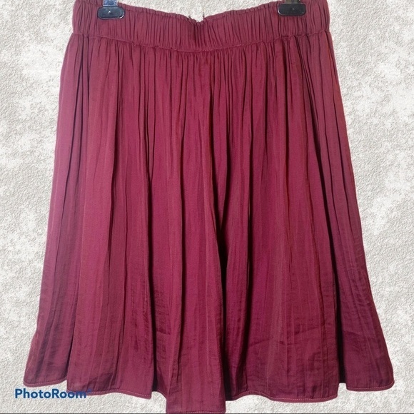 GAP Lightweight Silky Flowy Maroon Red Skirt, Size Small (Tall) - Picture 4 of 4